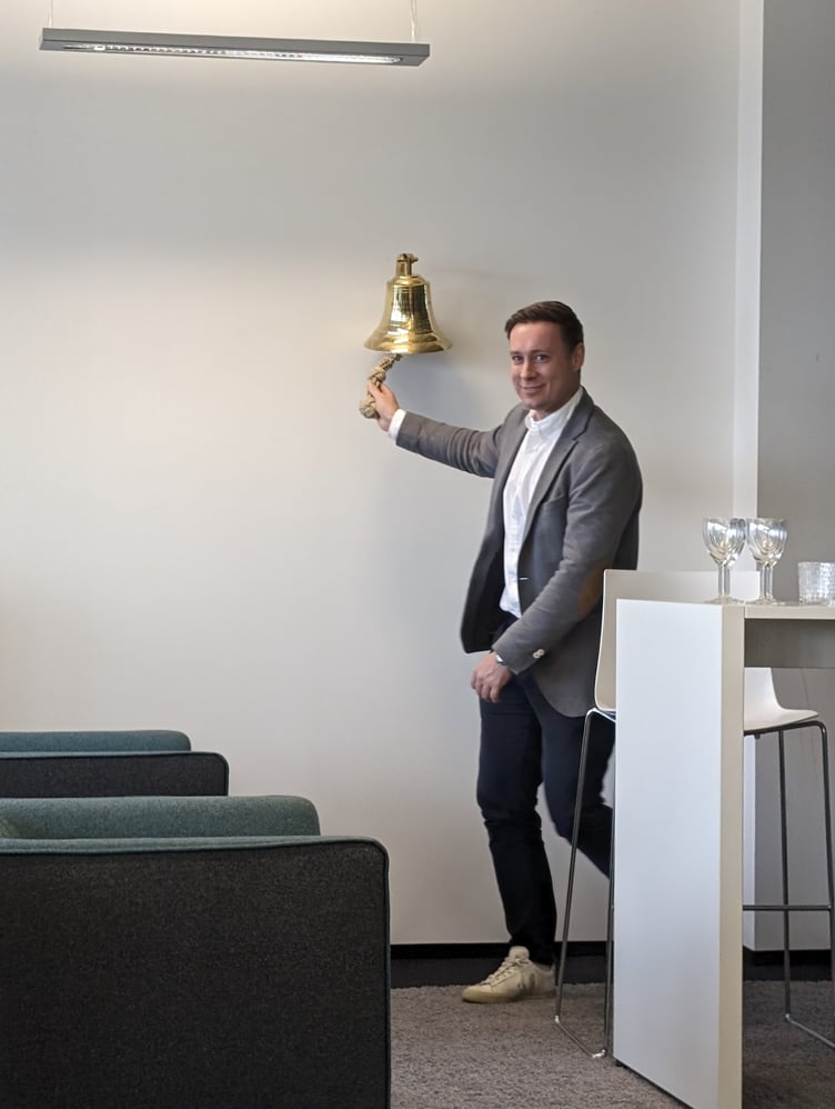 Tobias Enders und Sales Glocke